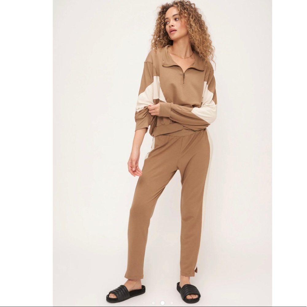 SWEATSHIRT And‎ PANTS Set 2 Pieces